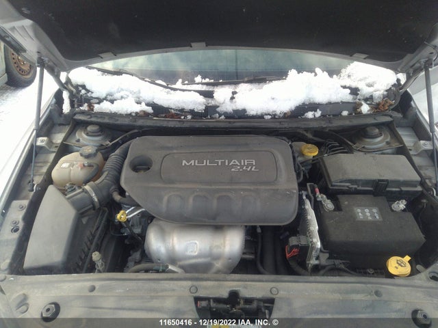 1C3CCCFB6FN600326 Chrysler 200 LX