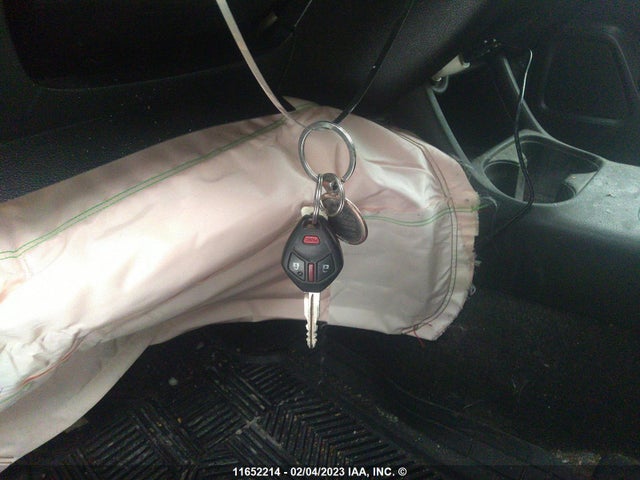 JA4AZ2A38FZ600598 Mitsubishi Outlander Es