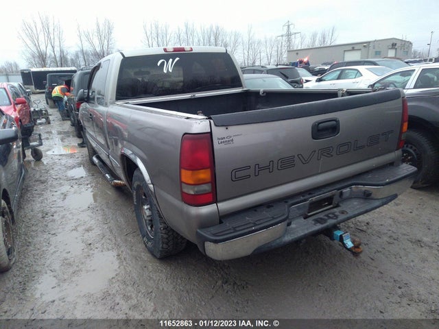 Chevrolet Silverado C1500 2001 2GCEC19W111229657 Image 4