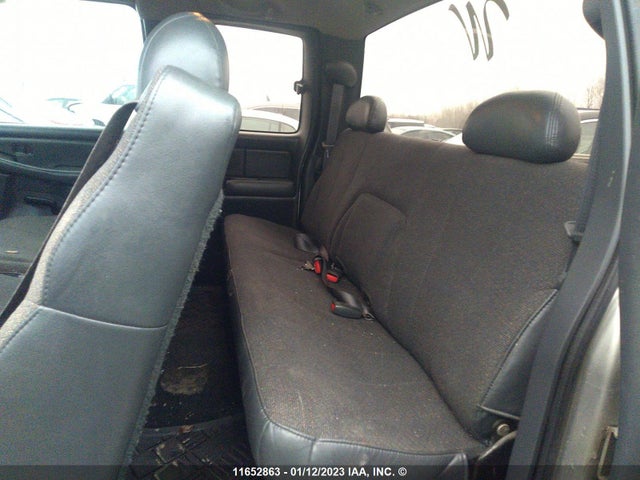 Chevrolet Silverado C1500 2001 2GCEC19W111229657 Image 9