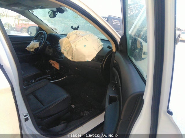 JA4AZ2A37JZ607292 Mitsubishi Outlander Es