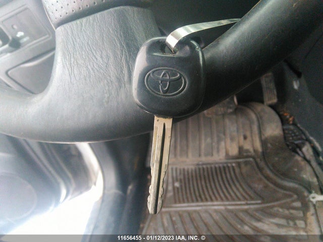 Toyota Matrix 2005 2T1KR32E55C888492 Image 3