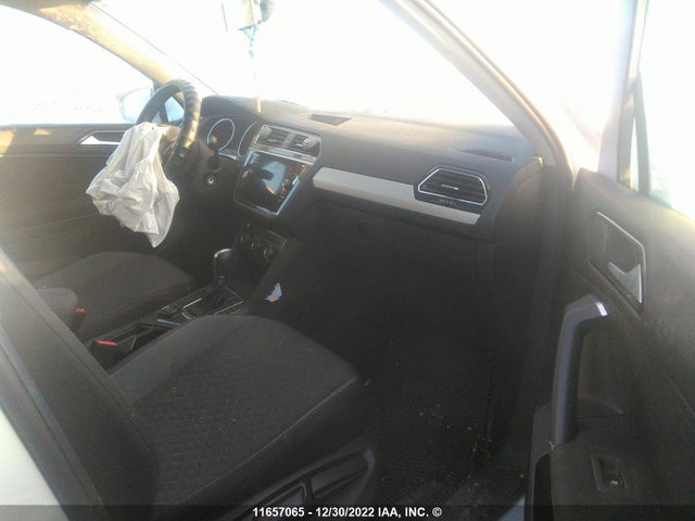 Volkswagen TIGUAN S 2018 3VV0B7AX5JM040153 Image 6