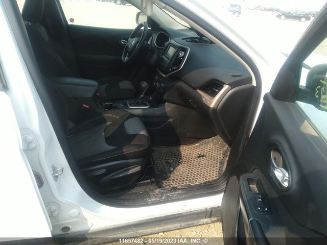 1C4PJMAS5FW729815 Jeep Cherokee Sport