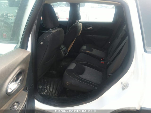 1C4PJMAS5FW729815 Jeep Cherokee Sport