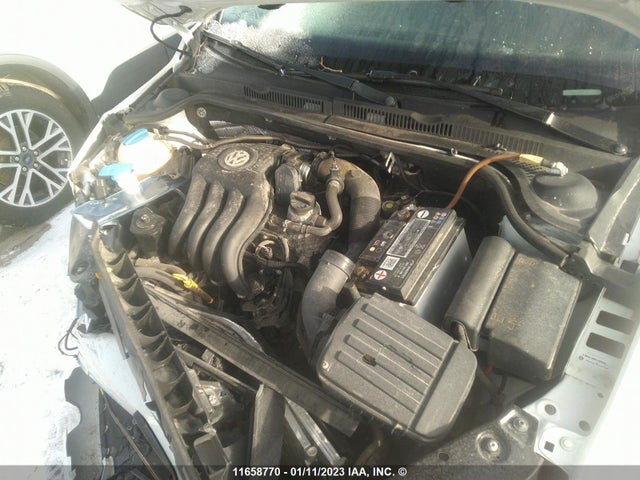 3VW1K7AJ5FM240243 Volkswagen JETTA S