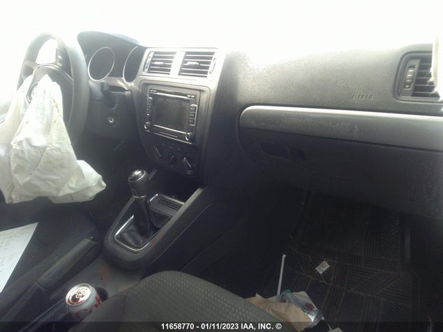 3VW1K7AJ5FM240243 Volkswagen JETTA S