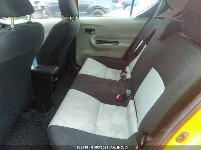 Toyota PRIUS C 2014 JTDKDTB36E1061926 Image 8