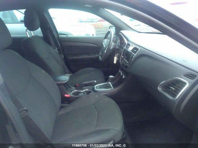 1C3BC2FG4BN596398 Chrysler 200 Limited