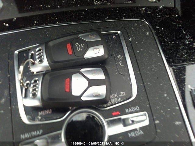 WA1FNAFY2K2128840 Audi Q5 Technik S-line