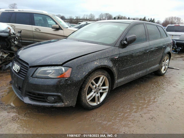 WAUKJCFM4CA093618 Audi A3 Premium Plus
