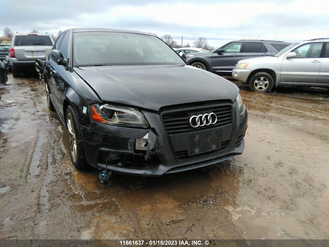 WAUKJCFM4CA093618 Audi A3 Premium Plus