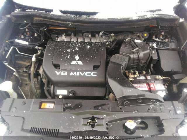 JA4JZ3AX8JZ613675 Mitsubishi Outlander Se/sel