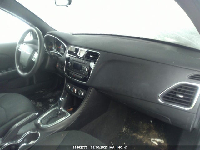 1C3CCBAB6CN143983 Chrysler 200 LX