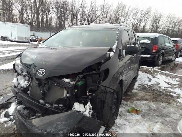 Toyota SIENNA SE 2017 5TDXZ3DC7HS868600 Image 2