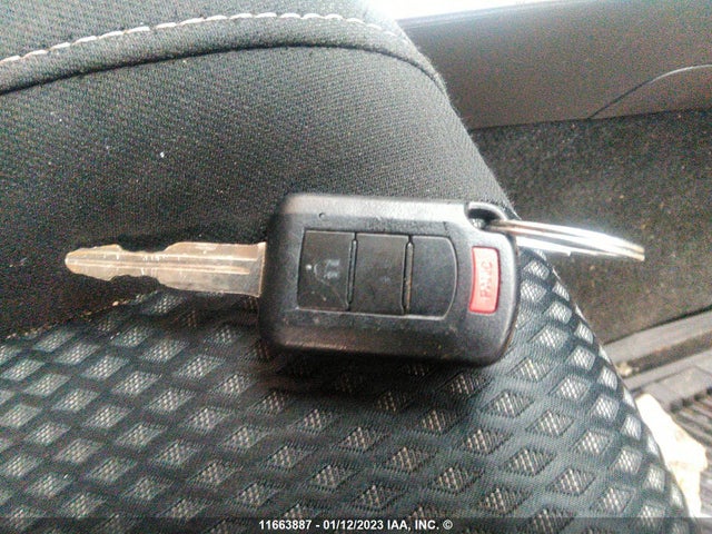 JA4AZ2A37HZ601552 Mitsubishi Outlander Es