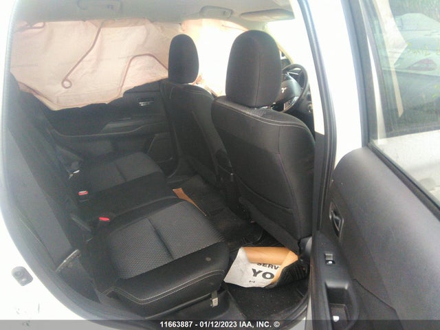 JA4AZ2A37HZ601552 Mitsubishi Outlander Es