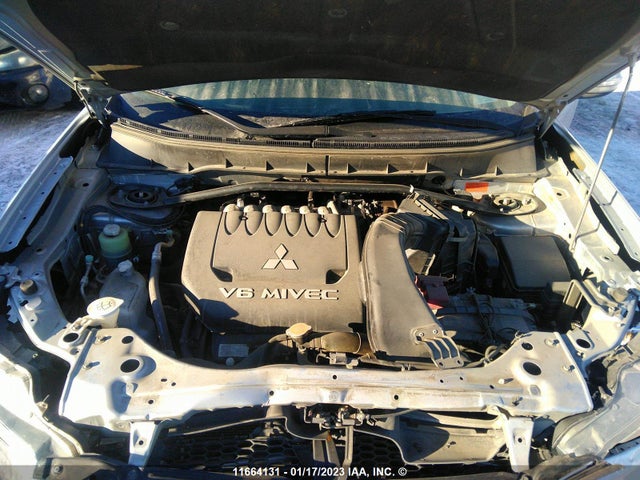 JA4JT3AXXBU609112 Mitsubishi Outlander Se