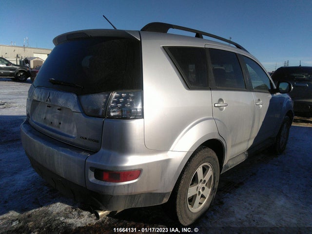 JA4JT3AXXBU609112 Mitsubishi Outlander Se