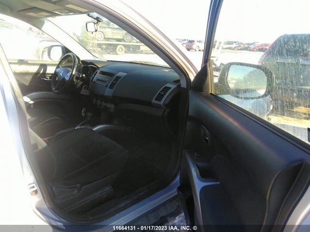 JA4JT3AXXBU609112 Mitsubishi Outlander Se