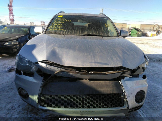 JA4JT3AXXBU609112 Mitsubishi Outlander Se