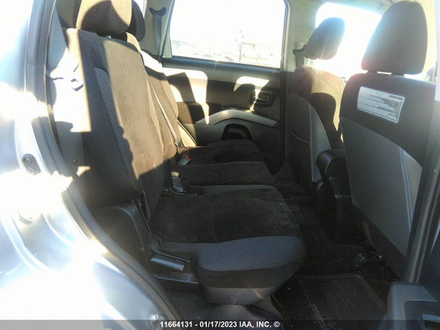 JA4JT3AXXBU609112 Mitsubishi Outlander Se