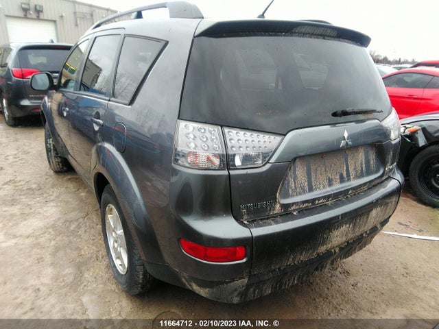 JA4LS21W28Z606813 Mitsubishi Outlander Es