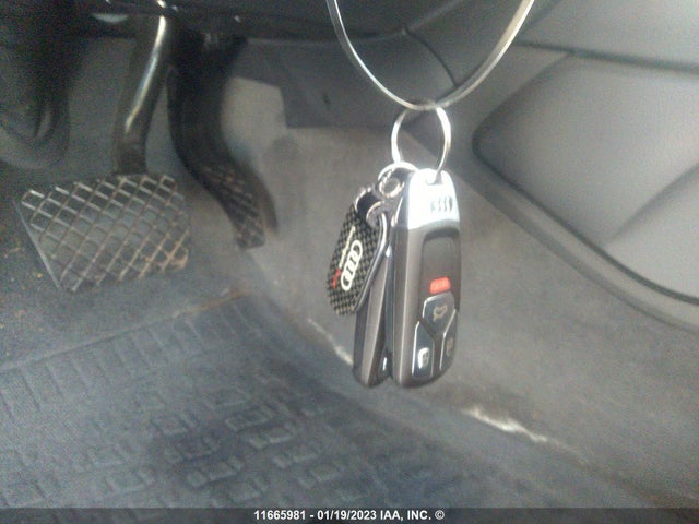 WA1WAAF73HD056983 Audi Q7 Technik S-line