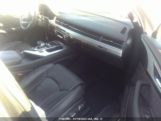 WA1WAAF73HD056983 Audi Q7 Technik S-line
