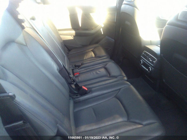 WA1WAAF73HD056983 Audi Q7 Technik S-line