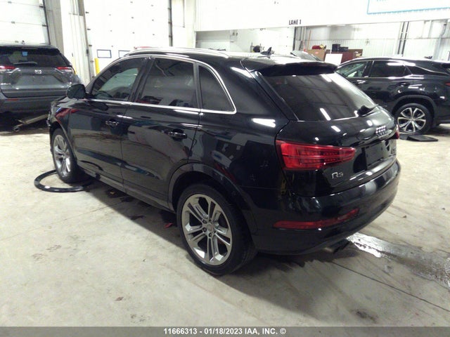 WA1JCCFSXJR002240 Audi Q3 Premium Plus