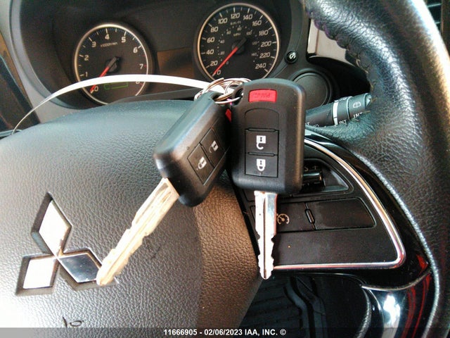 JA4AZ2A32JZ601965 Mitsubishi Outlander Es