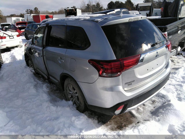 JA4AZ2A32JZ601965 Mitsubishi Outlander Es