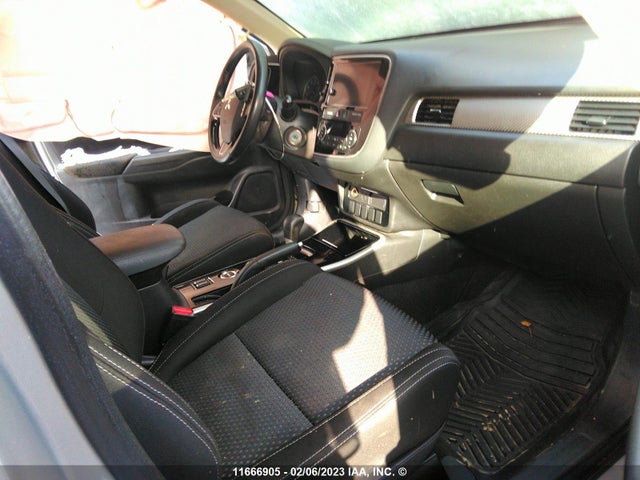 JA4AZ2A32JZ601965 Mitsubishi Outlander Es