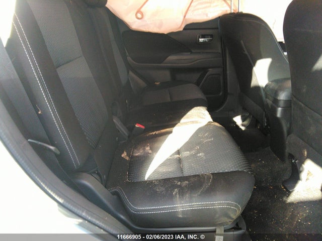 JA4AZ2A32JZ601965 Mitsubishi Outlander Es