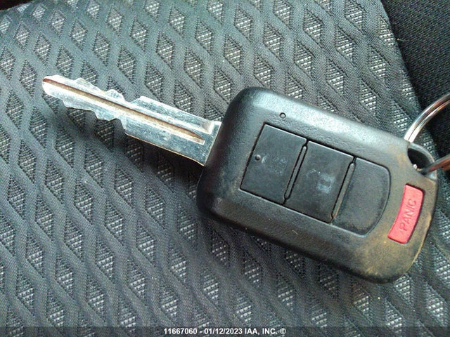 JA4AZ2A36KZ605776 Mitsubishi Outlander Es
