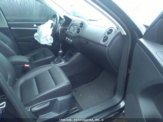 WVGJV7AX2FW556614 Volkswagen Tiguan S/se/sel/r-line