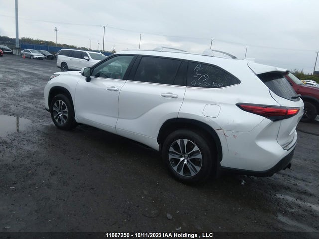 Toyota Highlander Xle 2022 5TDGZRBH1NS565616 Image 3