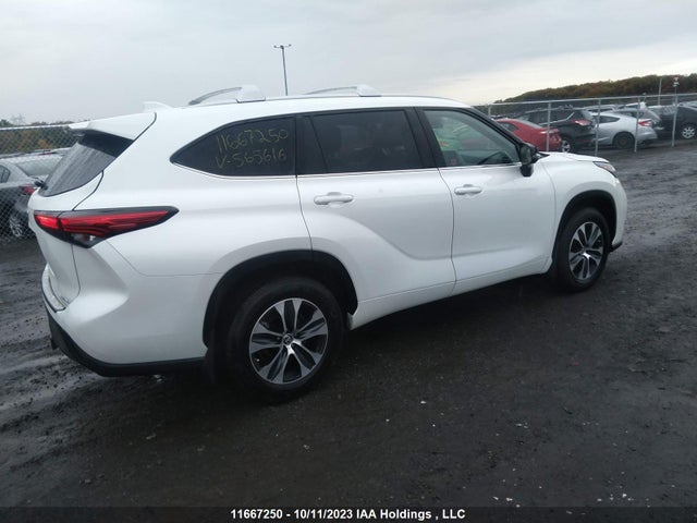 Toyota Highlander Xle 2022 5TDGZRBH1NS565616 Image 4