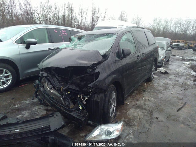 Toyota SIENNA LE 2019 5TDKZ3DCXKS018705 Image 2