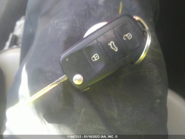 1VWBV7A35FC046701 Volkswagen PASSAT SE