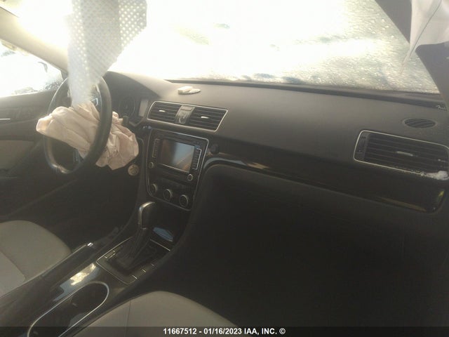 1VWBV7A35FC046701 Volkswagen PASSAT SE