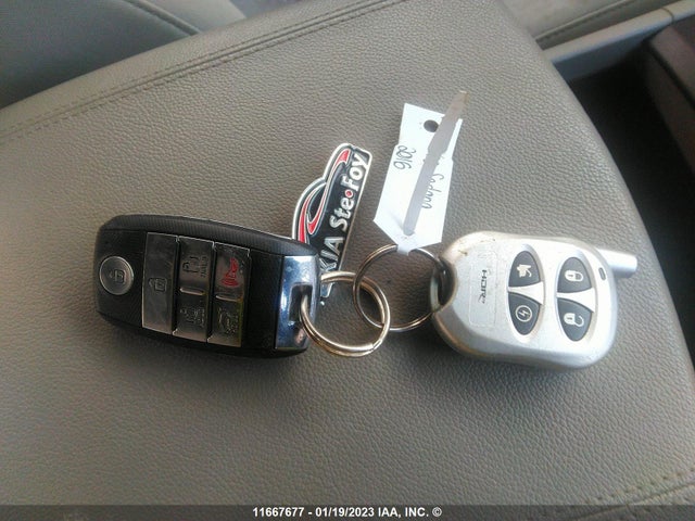 KIA Sedona 2016 KNDMB5C11G6234636 Image 3