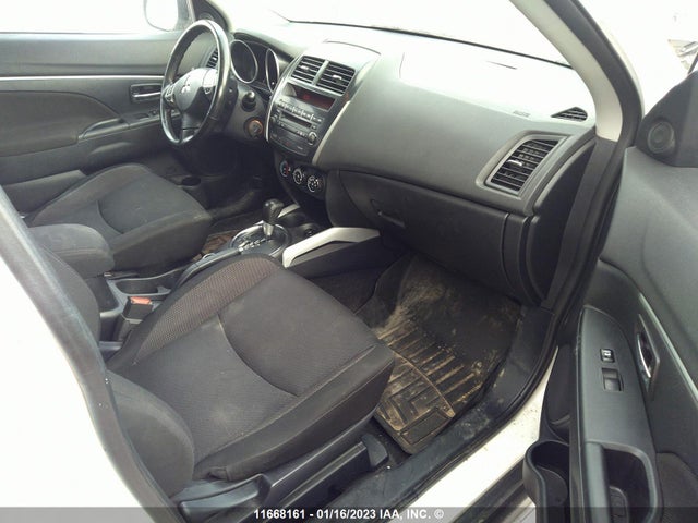 JA4AJ3AU6BZ607971 Mitsubishi RVR SE