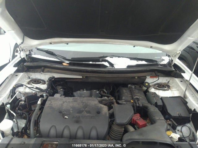 JA4AZ2A37FZ602813 Mitsubishi Outlander Es