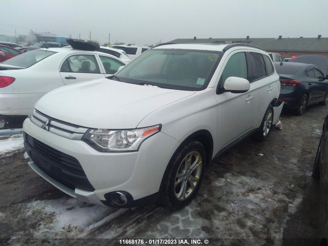 JA4AZ2A37FZ602813 Mitsubishi Outlander Es
