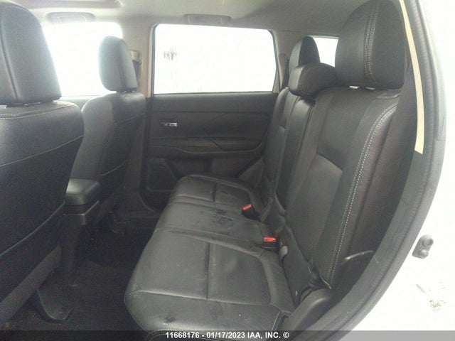JA4AZ2A37FZ602813 Mitsubishi Outlander Es