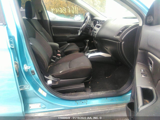 JA4AH3AU3BZ601685 Mitsubishi RVR SE