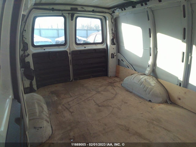 Chevrolet Express G2500 2018 1GCWGAFP7J1237418 Image 9