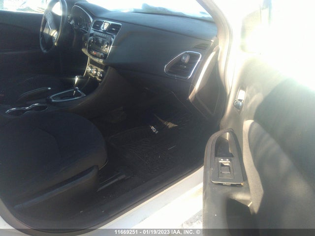 1C3CCBAB6DN667815 Chrysler 200 LX